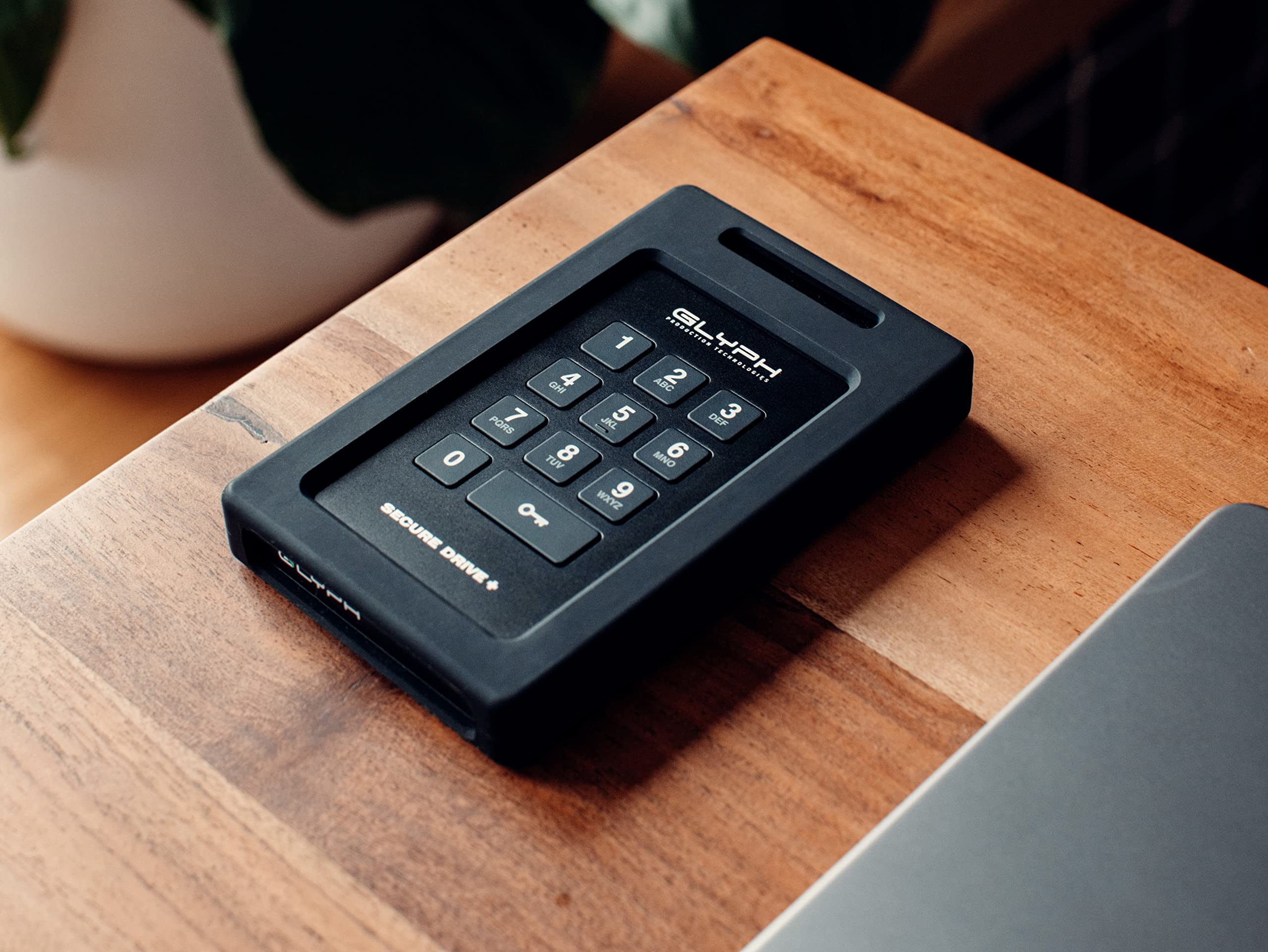 Amazon | Glyph SecureDrive+ 5TB プロフェッショナル暗号化され